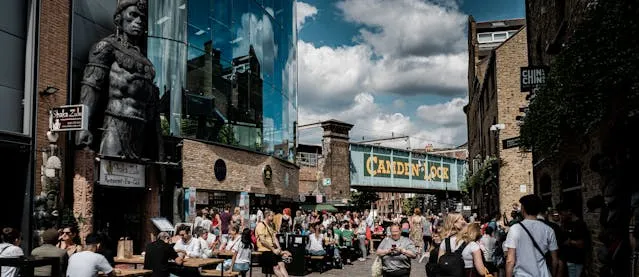 When Do Popular UK Restaurants Open and Close